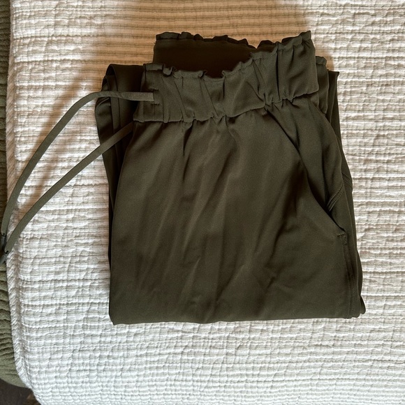 Lulu joggers - Picture 3 of 4